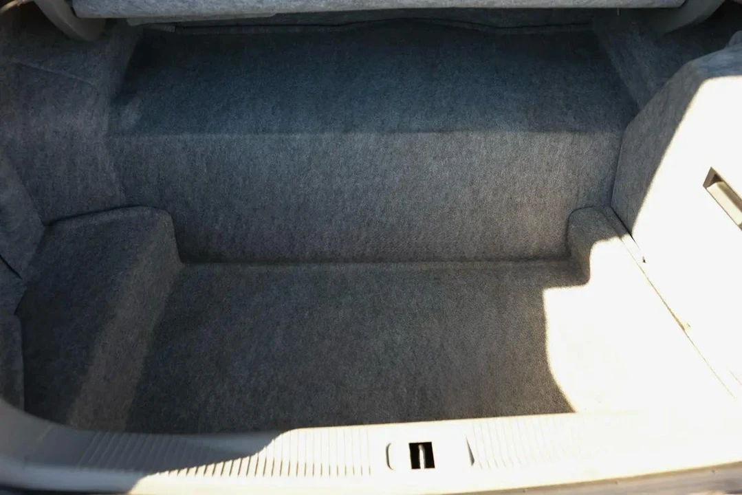 2003 Lincoln Town Car - Image 24 of 31