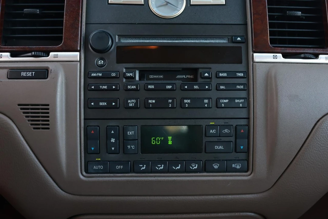 2003 Lincoln Town Car - Image 31 of 31