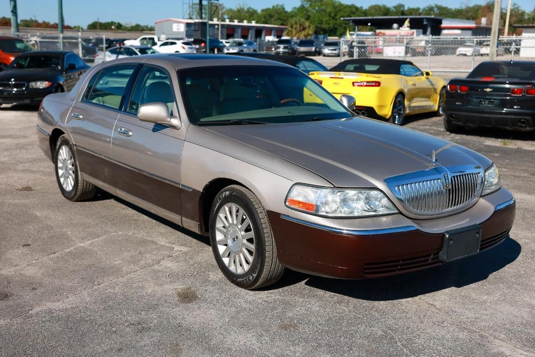 2003 Lincoln Town Car - Image 15 of 31