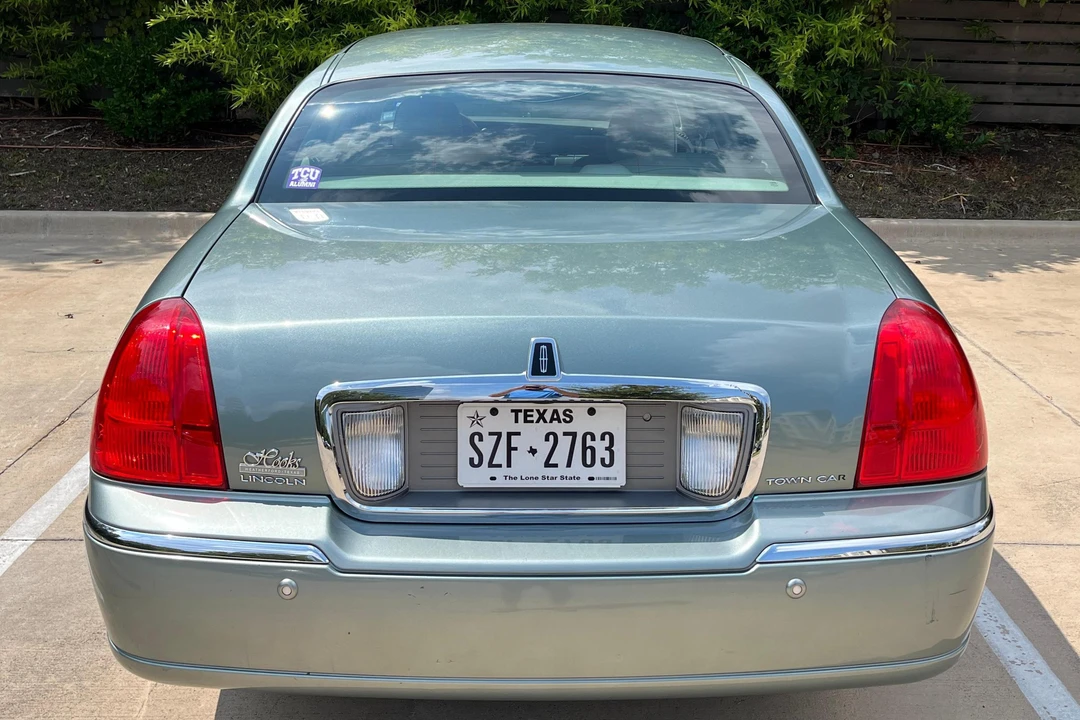 2003 Lincoln Town Car - Image 5 of 30