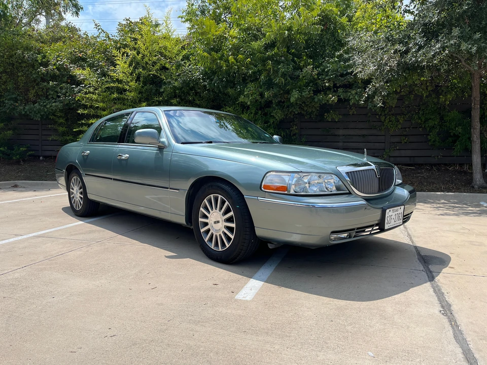 2003 Lincoln Town Car - Image 13 of 30