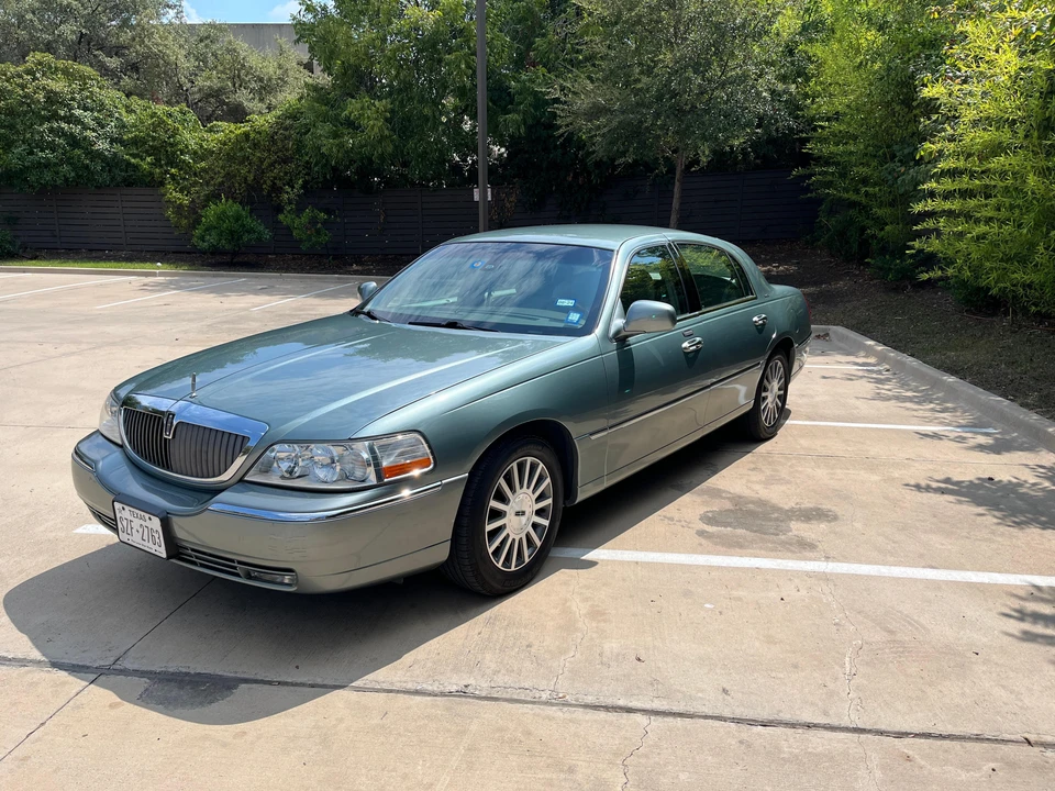 2003 Lincoln Town Car - Image 7 of 30