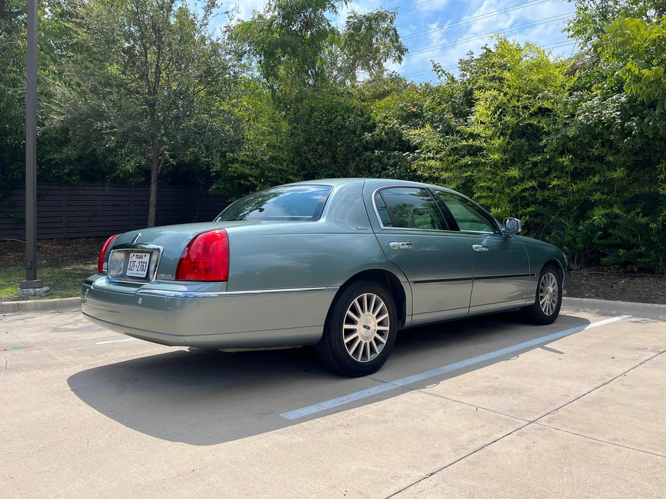 2003 Lincoln Town Car - Image 10 of 30