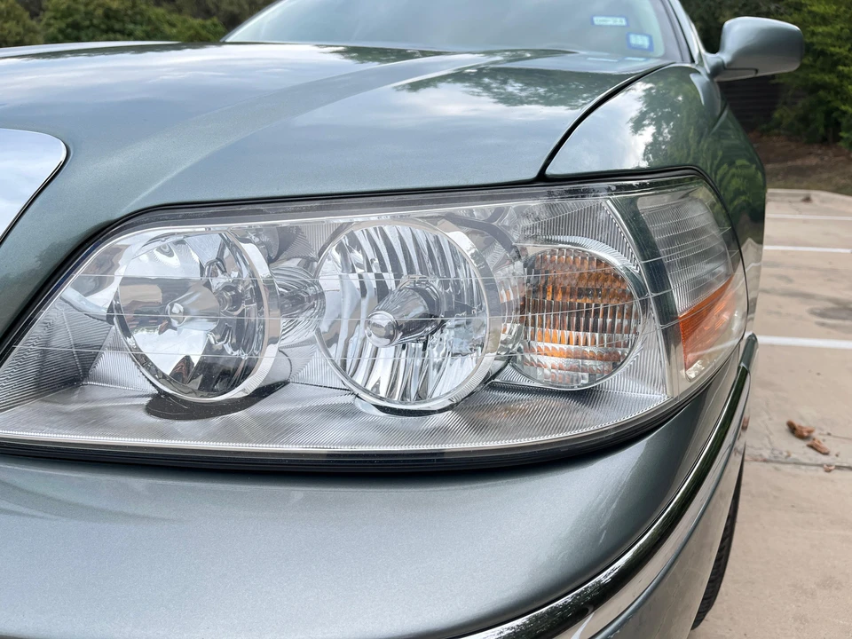 2003 Lincoln Town Car - Image 15 of 30