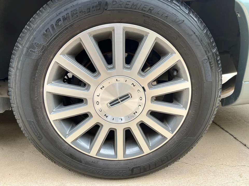 2003 Lincoln Town Car - Image 28 of 30