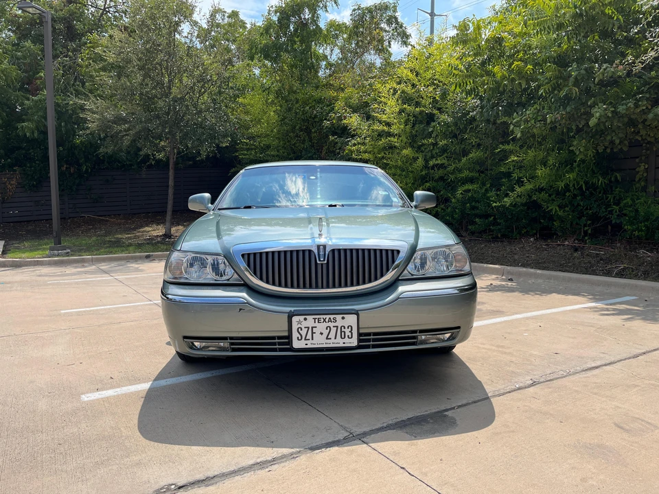 2003 Lincoln Town Car - Image 6 of 30