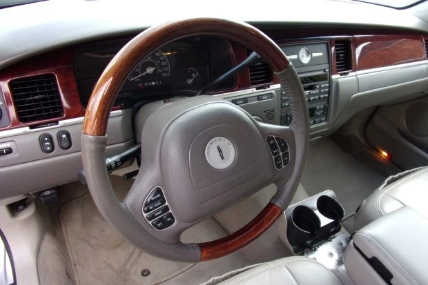 2003 Lincoln Town Car - Image 5 of 7