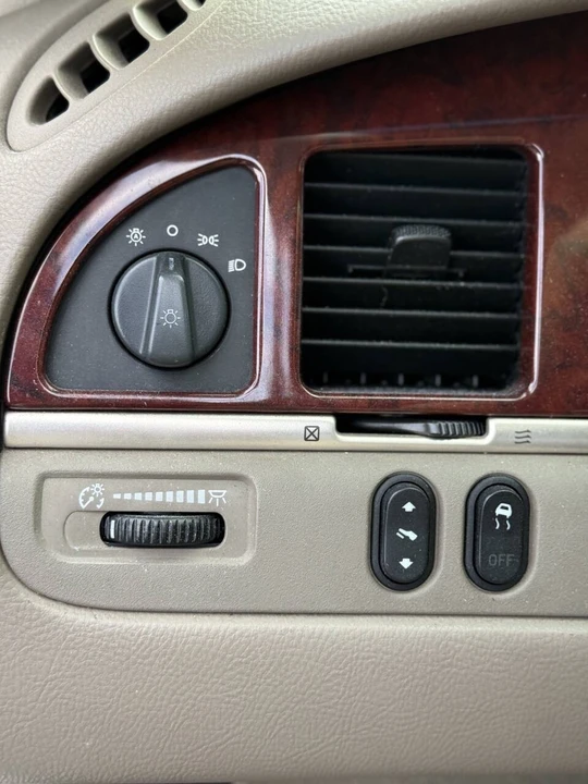 2003 Lincoln Town Car - Image 17 of 21