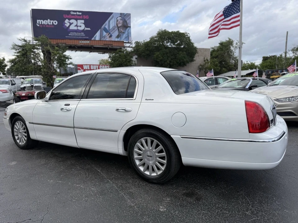 2003 Lincoln Town Car - Image 4 of 21