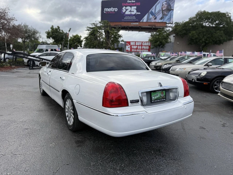 2003 Lincoln Town Car - Image 7 of 12