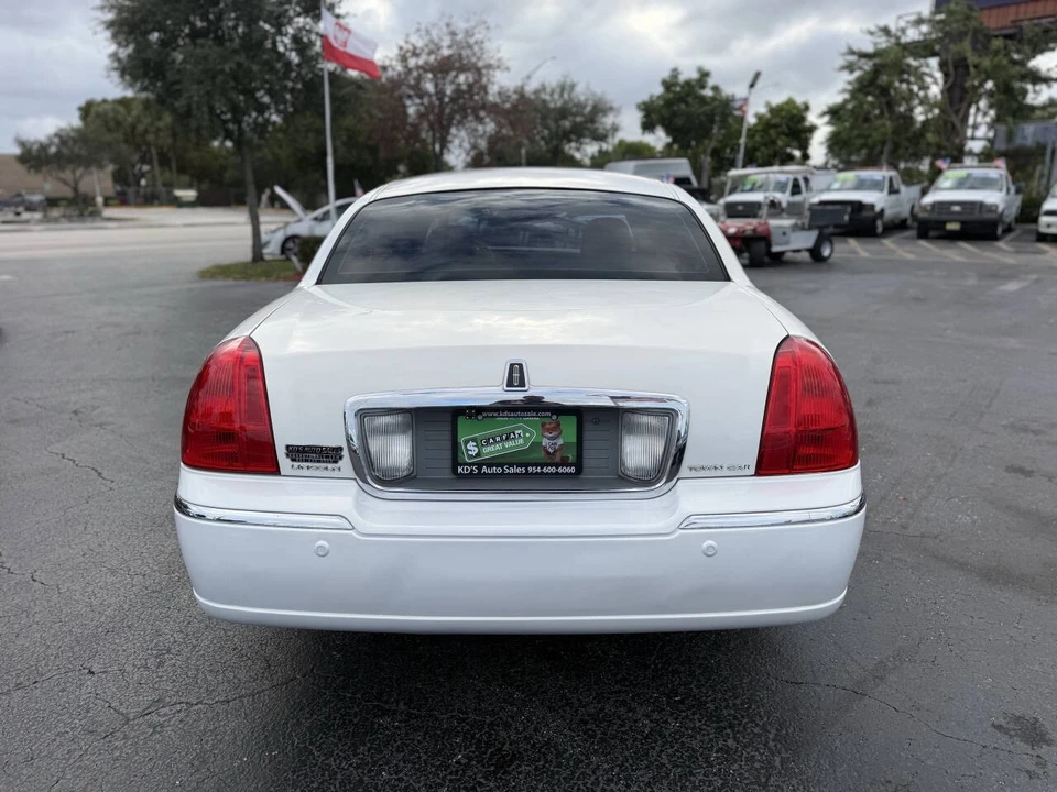 2003 Lincoln Town Car - Image 7 of 12