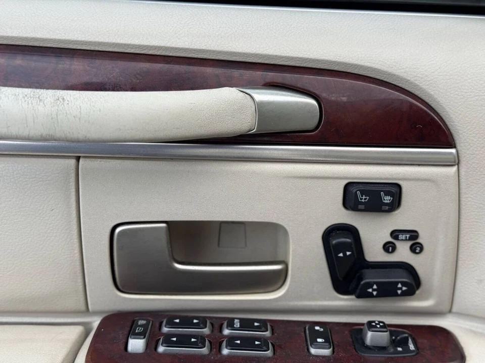 2003 Lincoln Town Car - Image 16 of 21