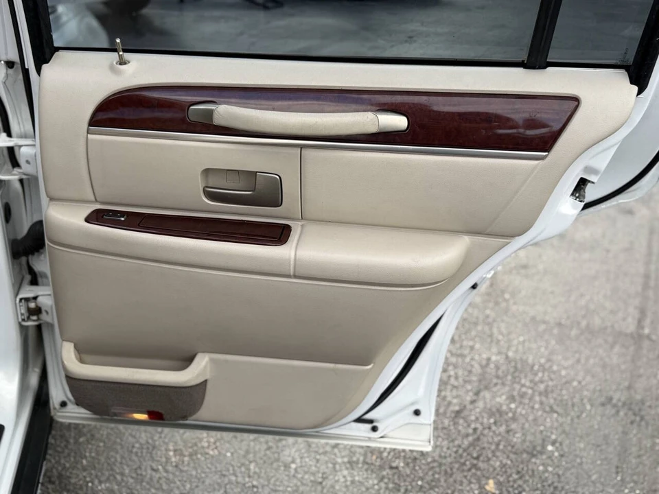 2003 Lincoln Town Car - Image 21 of 21