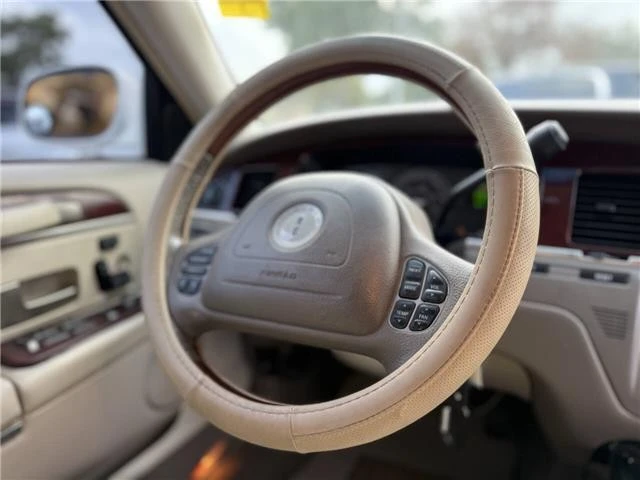 2003 Lincoln Town Car - Image 16 of 21