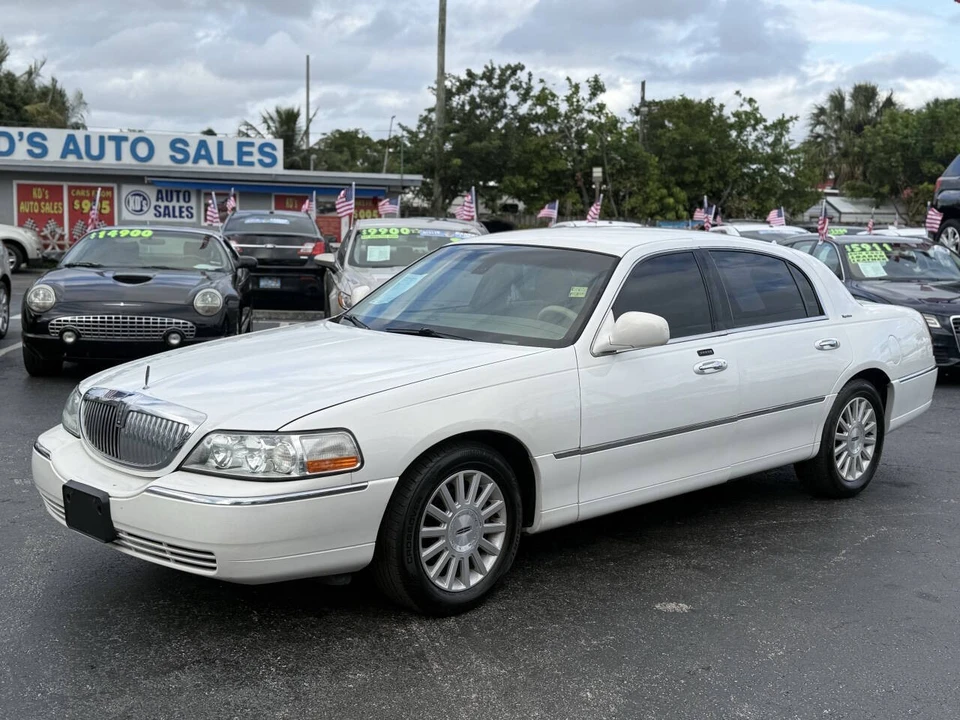 2003 Lincoln Town Car - Image 6 of 12