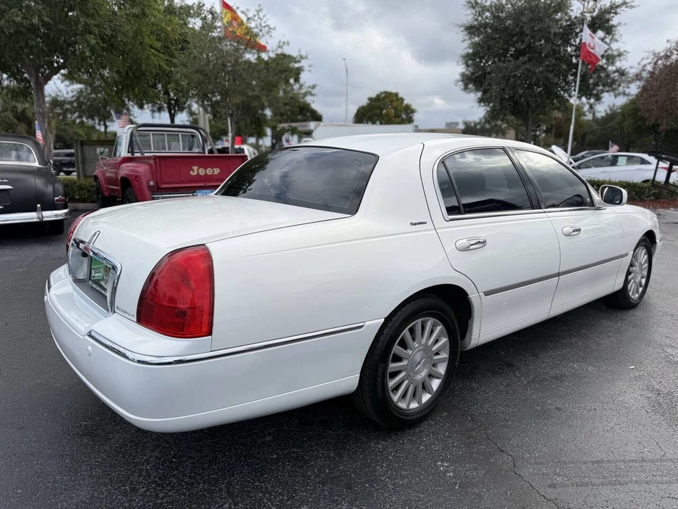 2003 Lincoln Town Car - Image 8 of 12