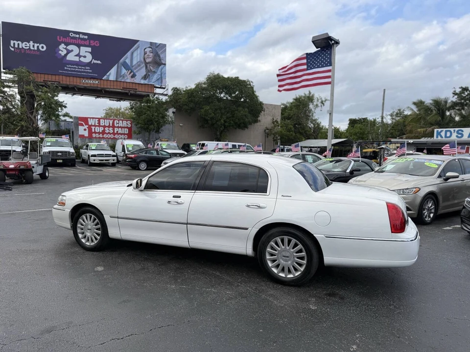 2003 Lincoln Town Car - Image 5 of 12