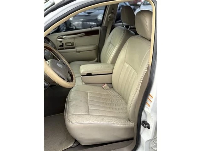 2003 Lincoln Town Car - Image 15 of 21