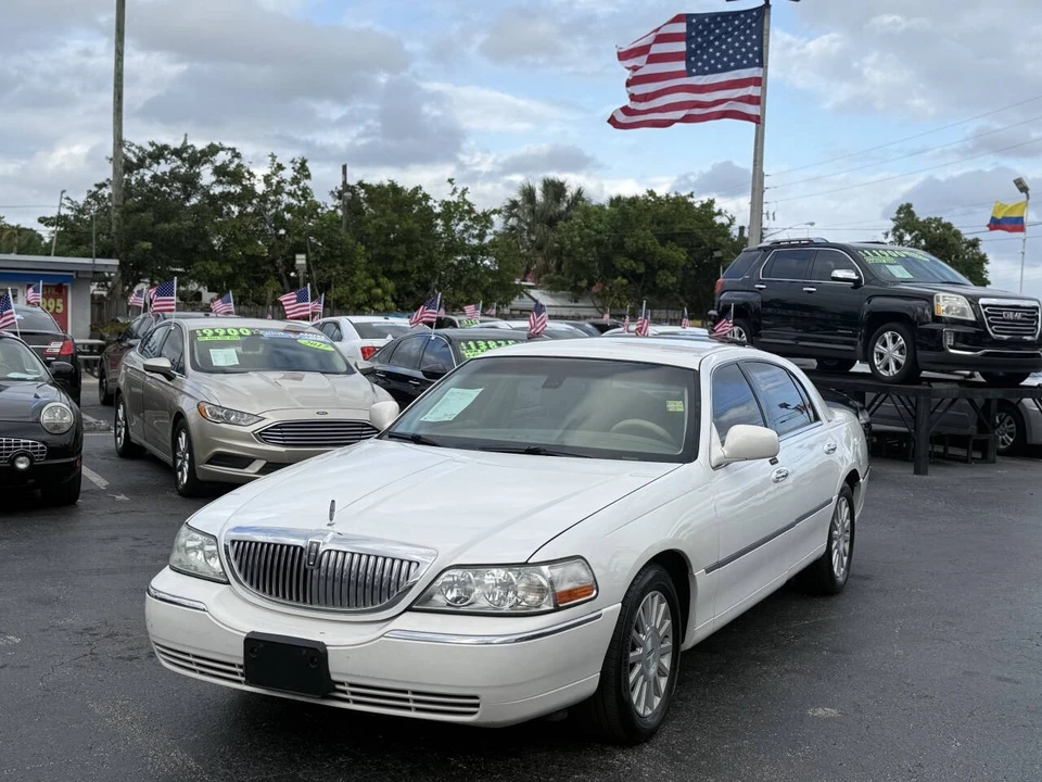 2003 Lincoln Town Car - Image 4 of 12