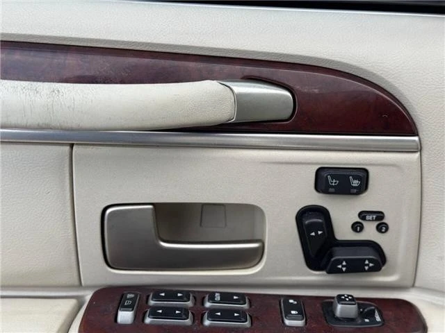2003 Lincoln Town Car - Image 17 of 21