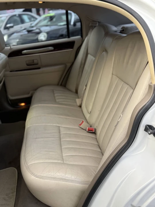 2003 Lincoln Town Car - Image 18 of 21