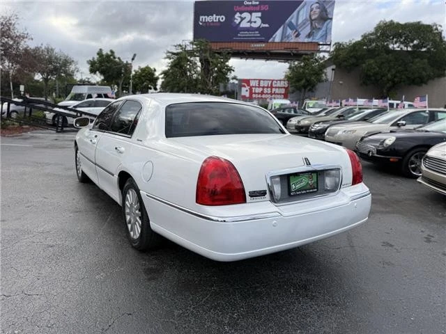 2003 Lincoln Town Car - Image 6 of 21