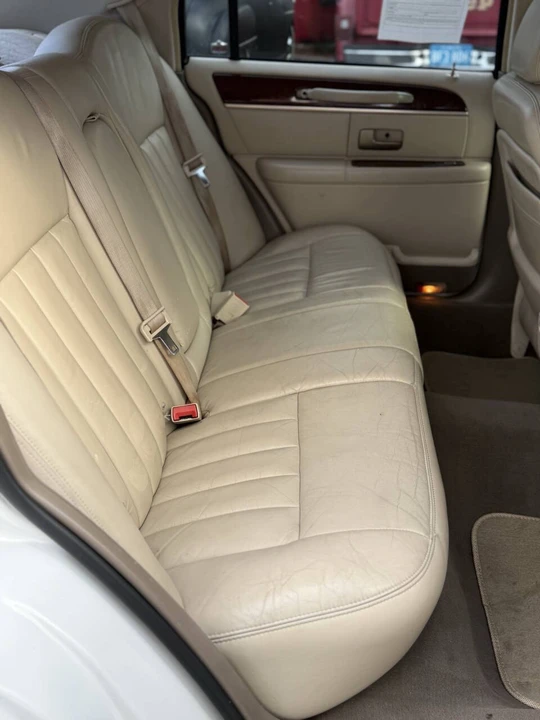2003 Lincoln Town Car - Image 20 of 21