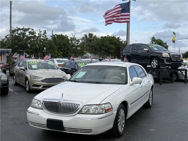 2003 Lincoln Town Car - Image 13 of 21