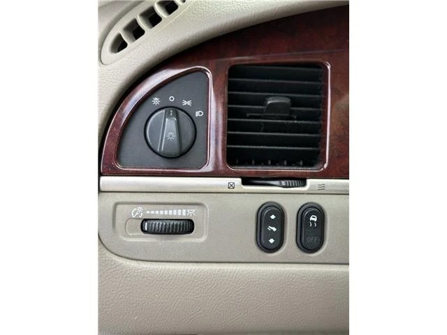 2003 Lincoln Town Car - Image 18 of 21