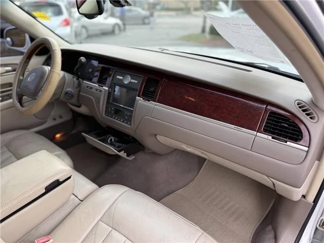 2003 Lincoln Town Car - Image 21 of 21