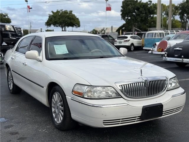 2003 Lincoln Town Car - Image 11 of 21