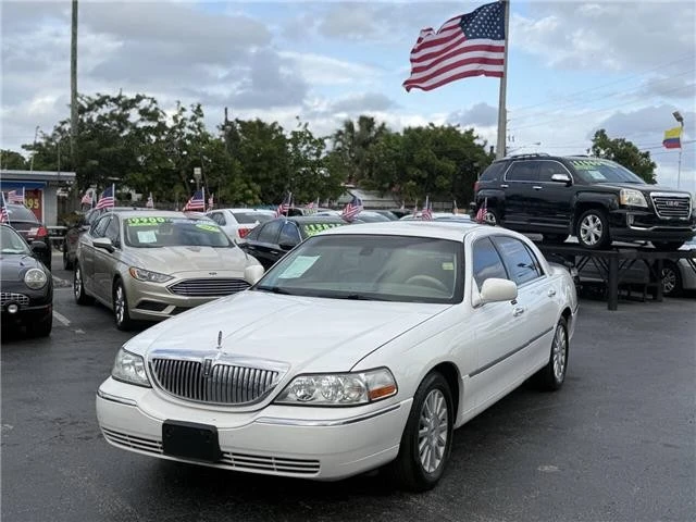 2003 Lincoln Town Car - Image 2 of 21