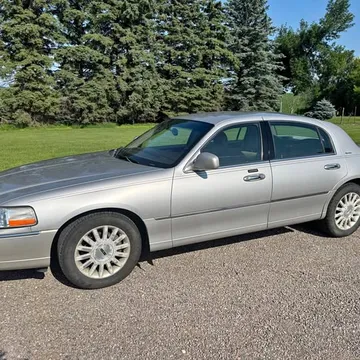 2003 Lincoln Town Car Signature Series