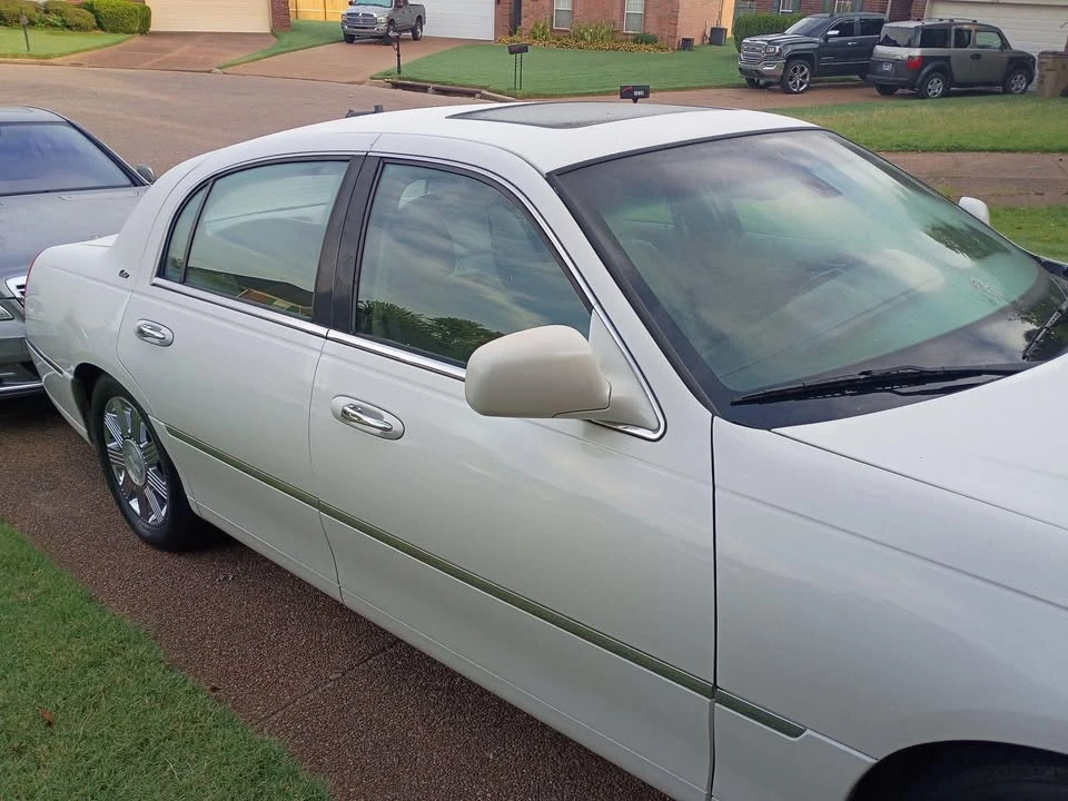 2003 Lincoln Continental - Image 4 of 10