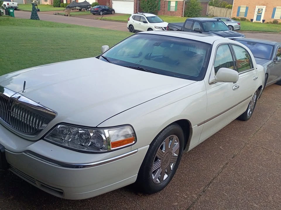 2003 Lincoln Continental - Image 3 of 10