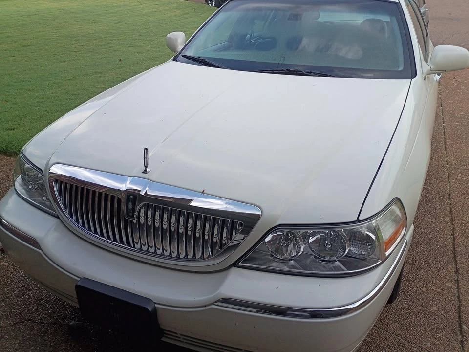 2003 Lincoln Continental - Image 2 of 10