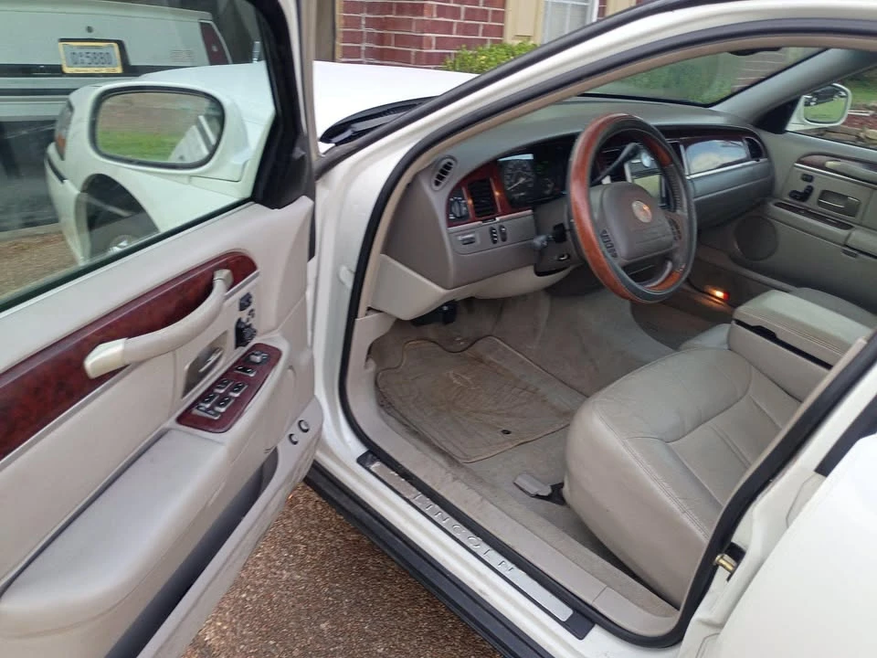 2003 Lincoln Continental - Image 8 of 10