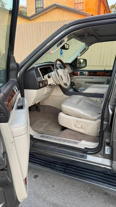 2003 Lincoln Navigator 2nd Gen - Image 7 of 9