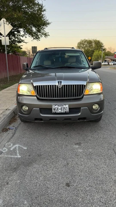 2003 Lincoln Navigator 2nd Gen - Image 2 of 9