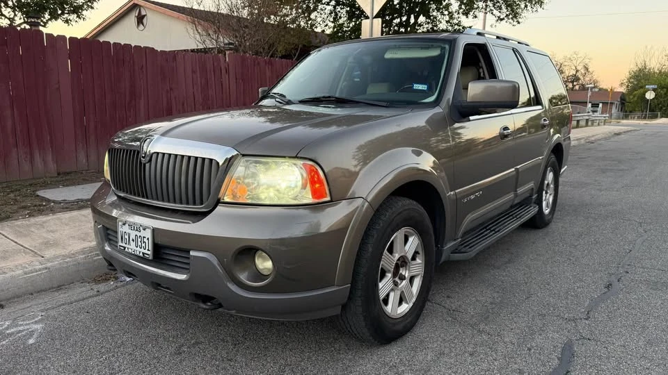 2003 Lincoln Navigator 2nd Gen - Image 3 of 9