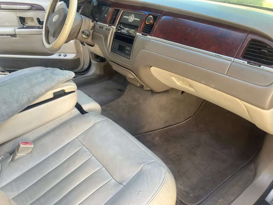 2003 Lincoln Town Car - Image 7 of 7