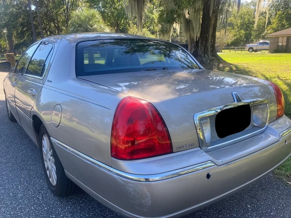 2003 Lincoln Town Car - Image 3 of 7
