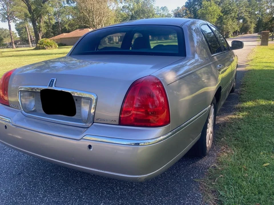 2003 Lincoln Town Car - Image 6 of 7