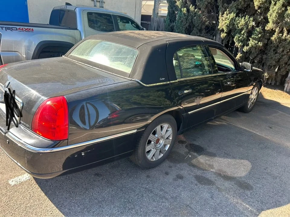 2003 Lincoln Town Car - Image 9 of 10