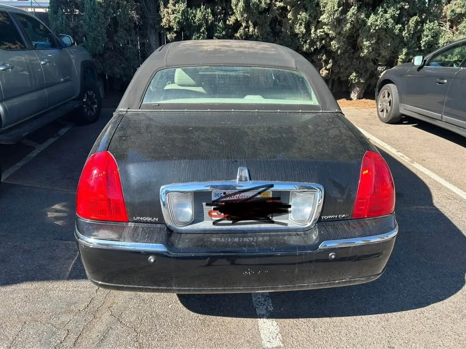 2003 Lincoln Town Car - Image 8 of 10