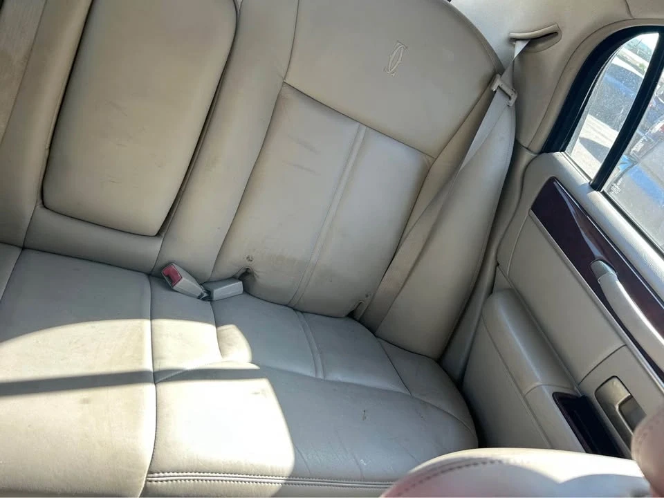 2003 Lincoln Town Car - Image 5 of 10
