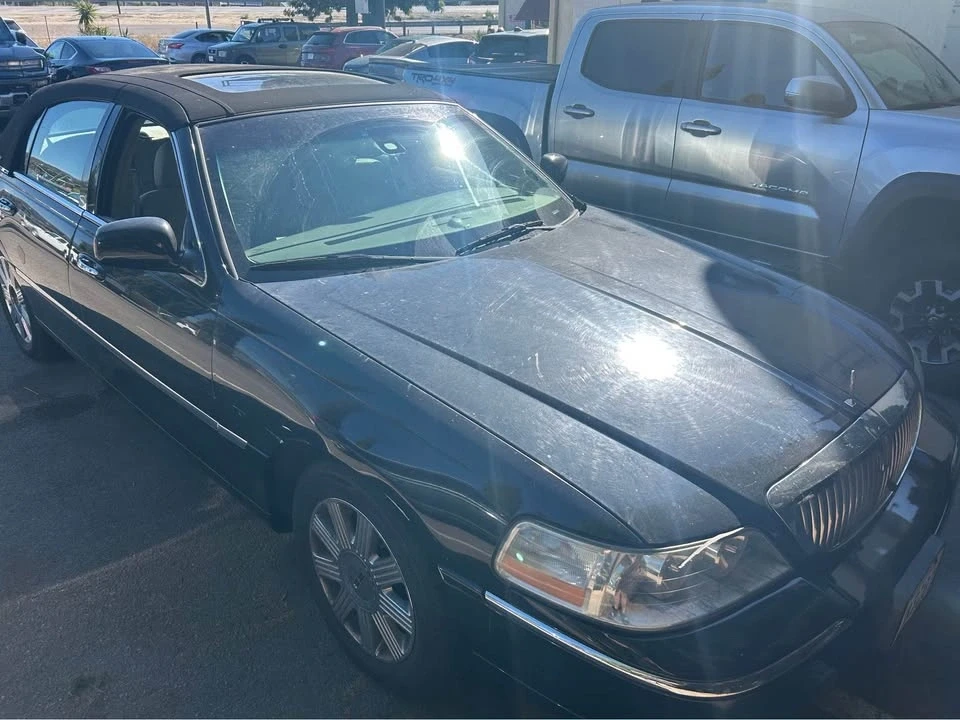 2003 Lincoln Town Car - Image 10 of 10