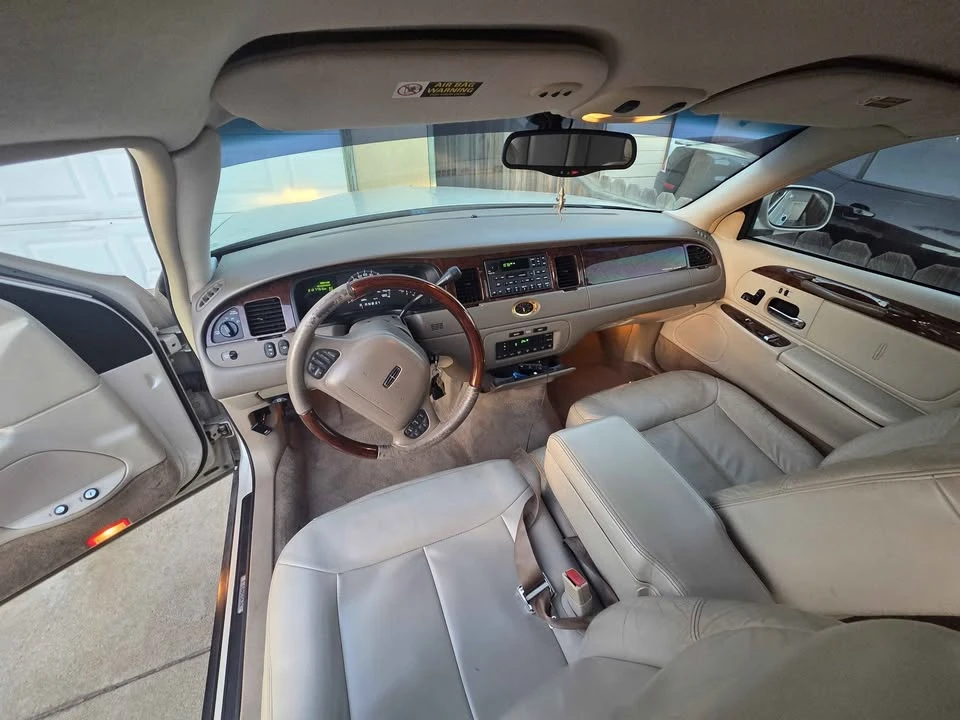 2003 Lincoln Town Car - Image 6 of 14