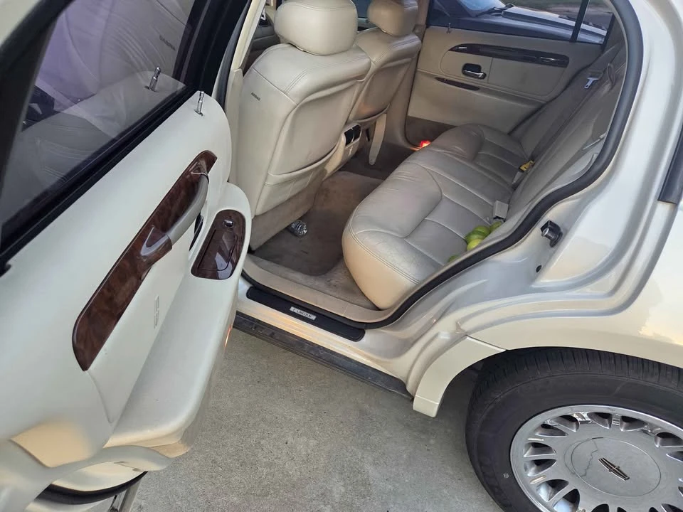 2003 Lincoln Town Car - Image 7 of 14