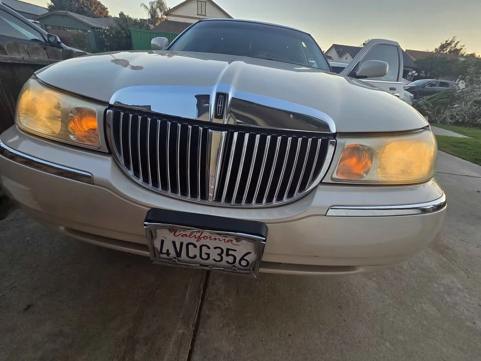 2003 Lincoln Town Car - Image 4 of 14